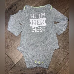 6-9 months boys girls unisex Cat & Jack Gray Bodysuit - "Hi I'm New Here"